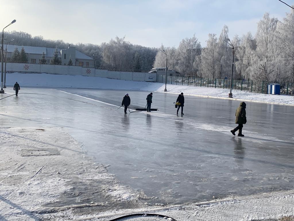  Сегодня в Саранске открылся первый ледовый каток