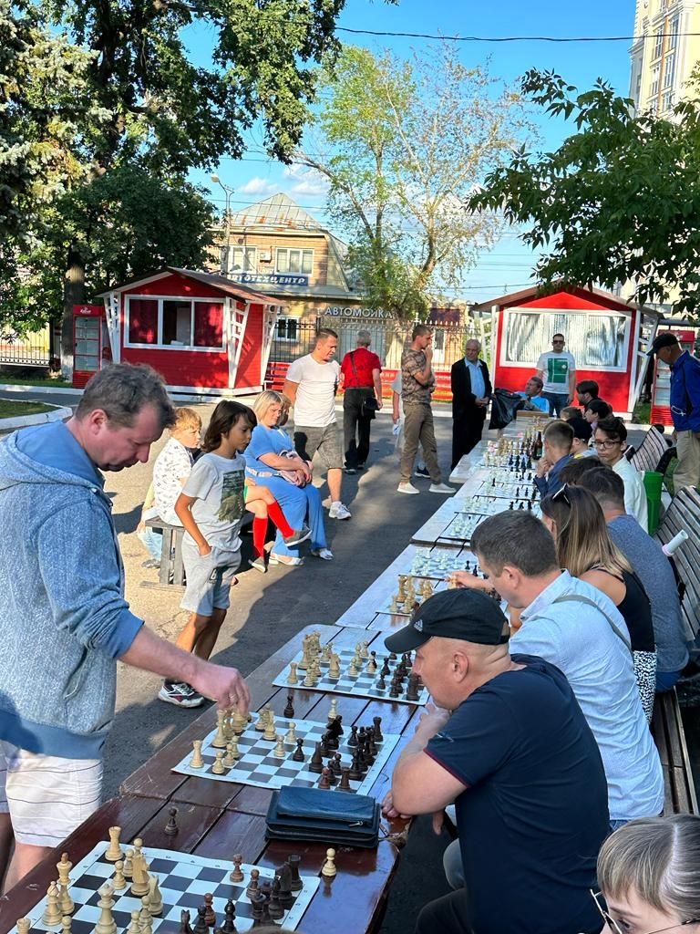 В Саранске состоялся сеанс одновременной игры по шахматам с участием мастера спорта России