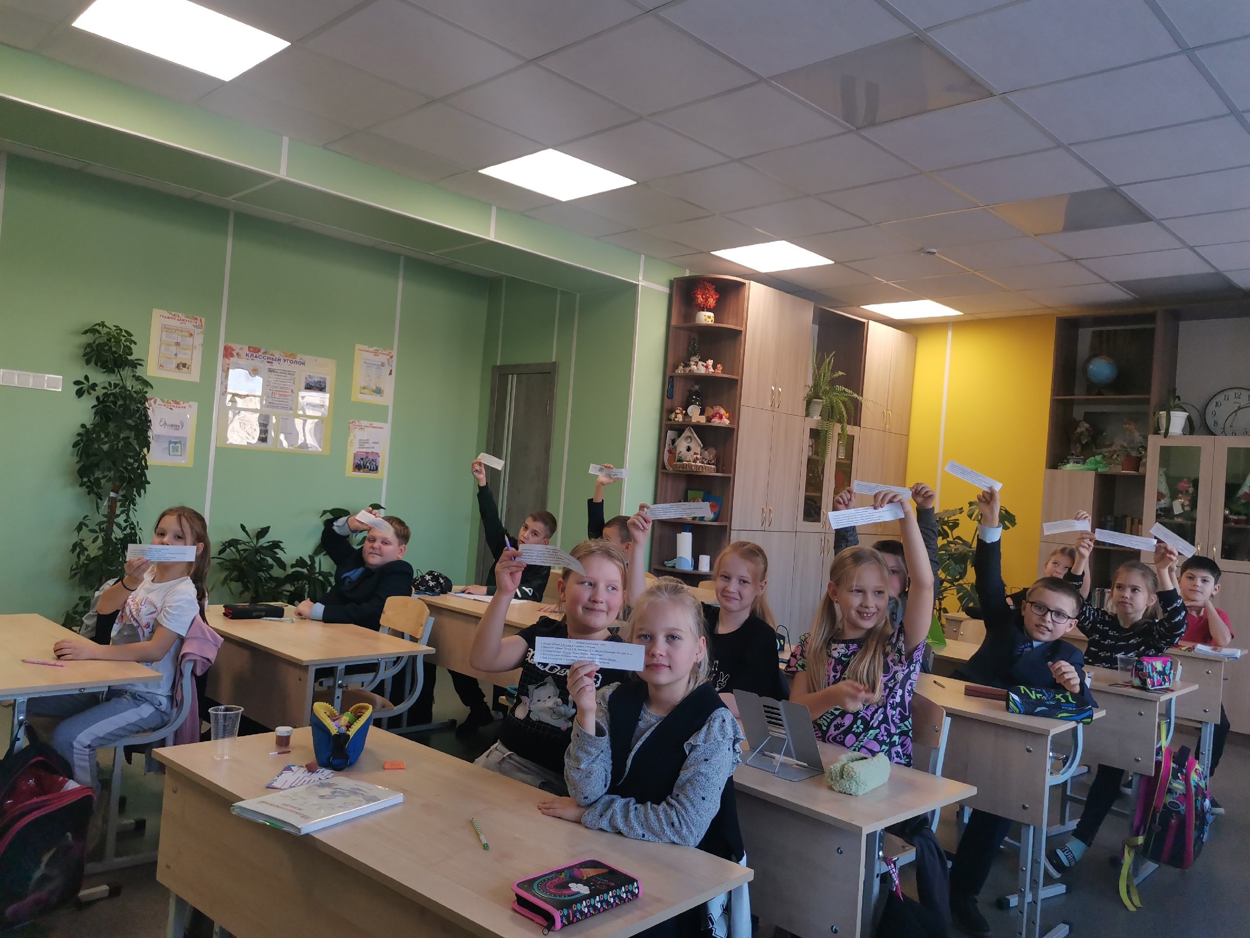 В школах Саранска провели классные часы, посвящённые Дню Конституции