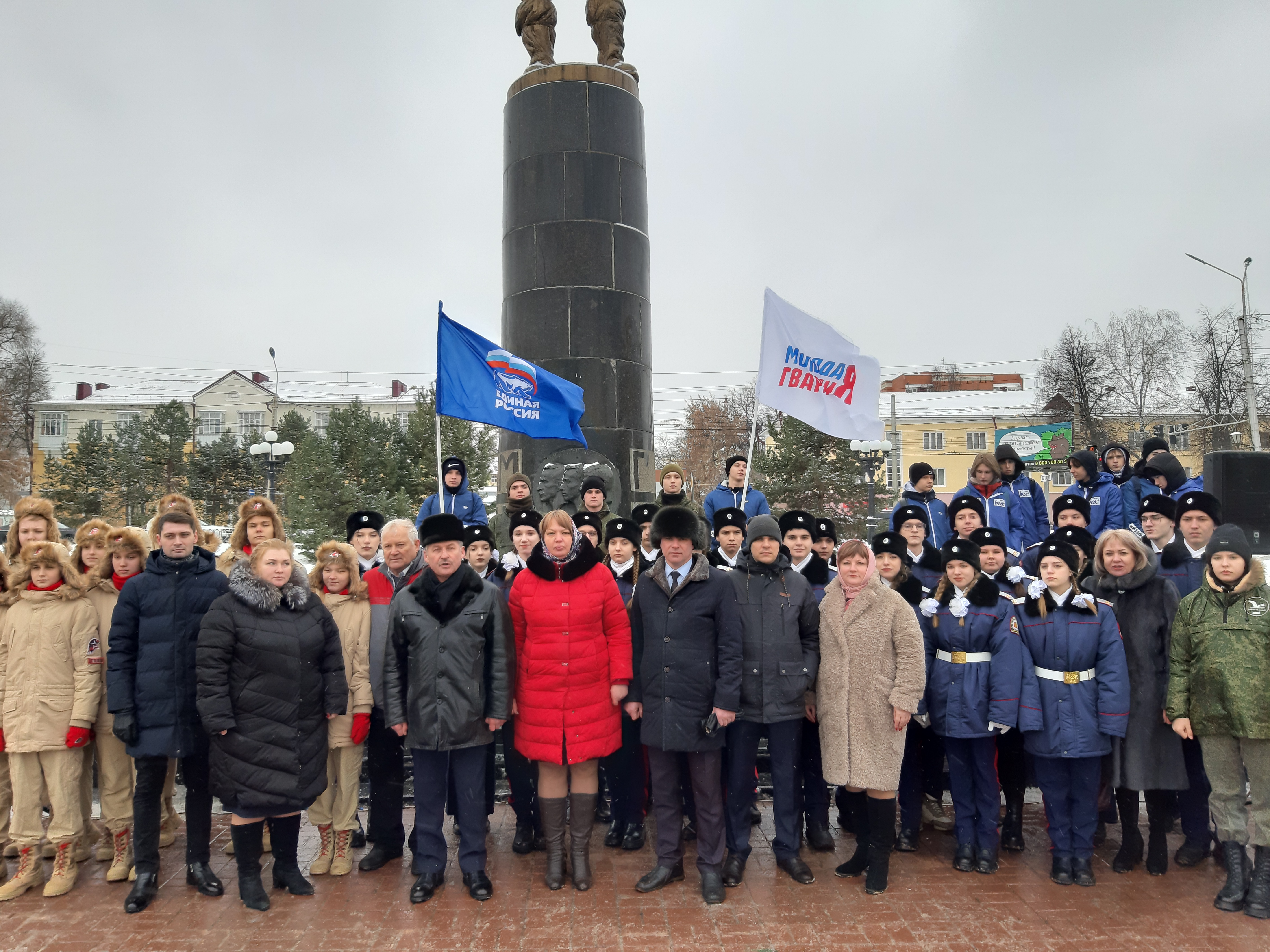 В Саранске  возложили цветы к памятнику  героям-стратонавтам