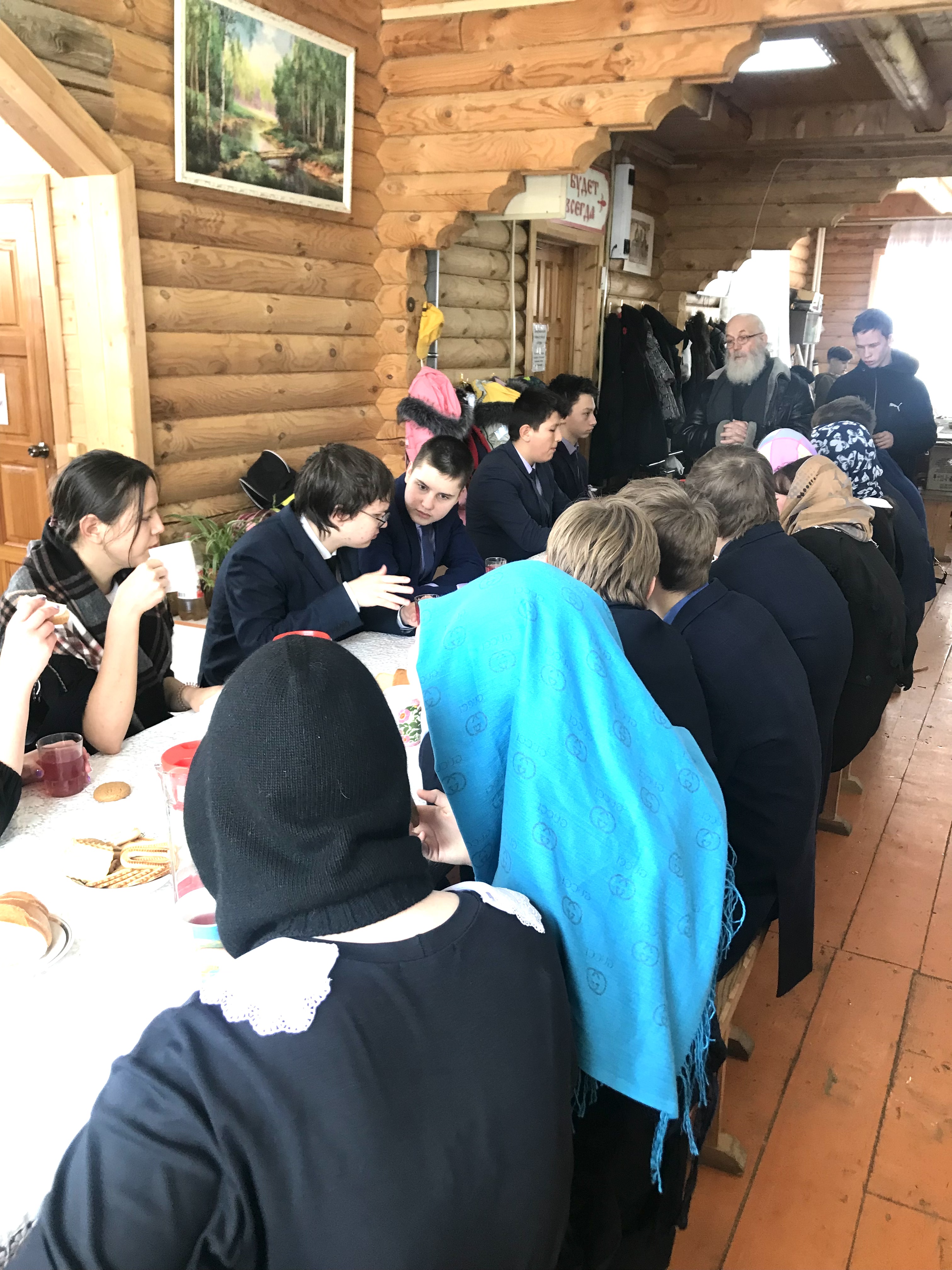В Пролетарском районе настоятель храма Иоанна Кронштадтского проводит встречи с подростками 