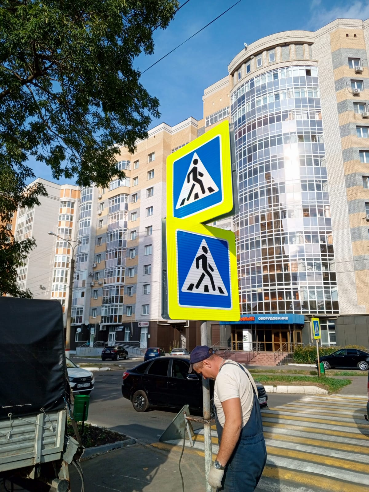 На территории городского округа Саранск продолжаются комплексные работы по замене и ремонту дорожных знаков
