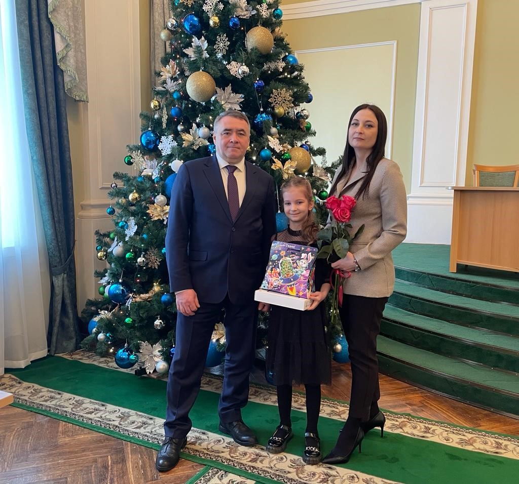 Глава городского округа Саранск Игорь Асабин исполнил новогоднее желание Арины Цукановой