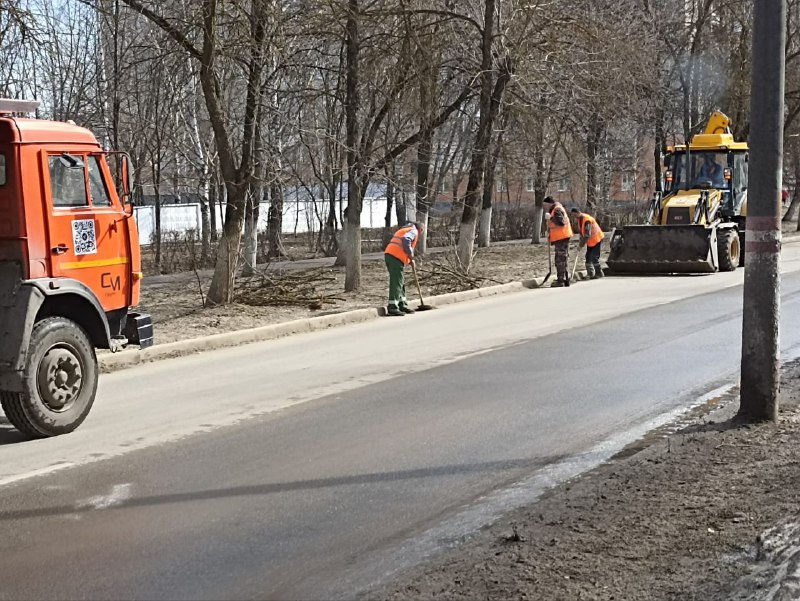 Коммунальные службы городского округа Саранск продолжают уборку и благоустройство городских территорий