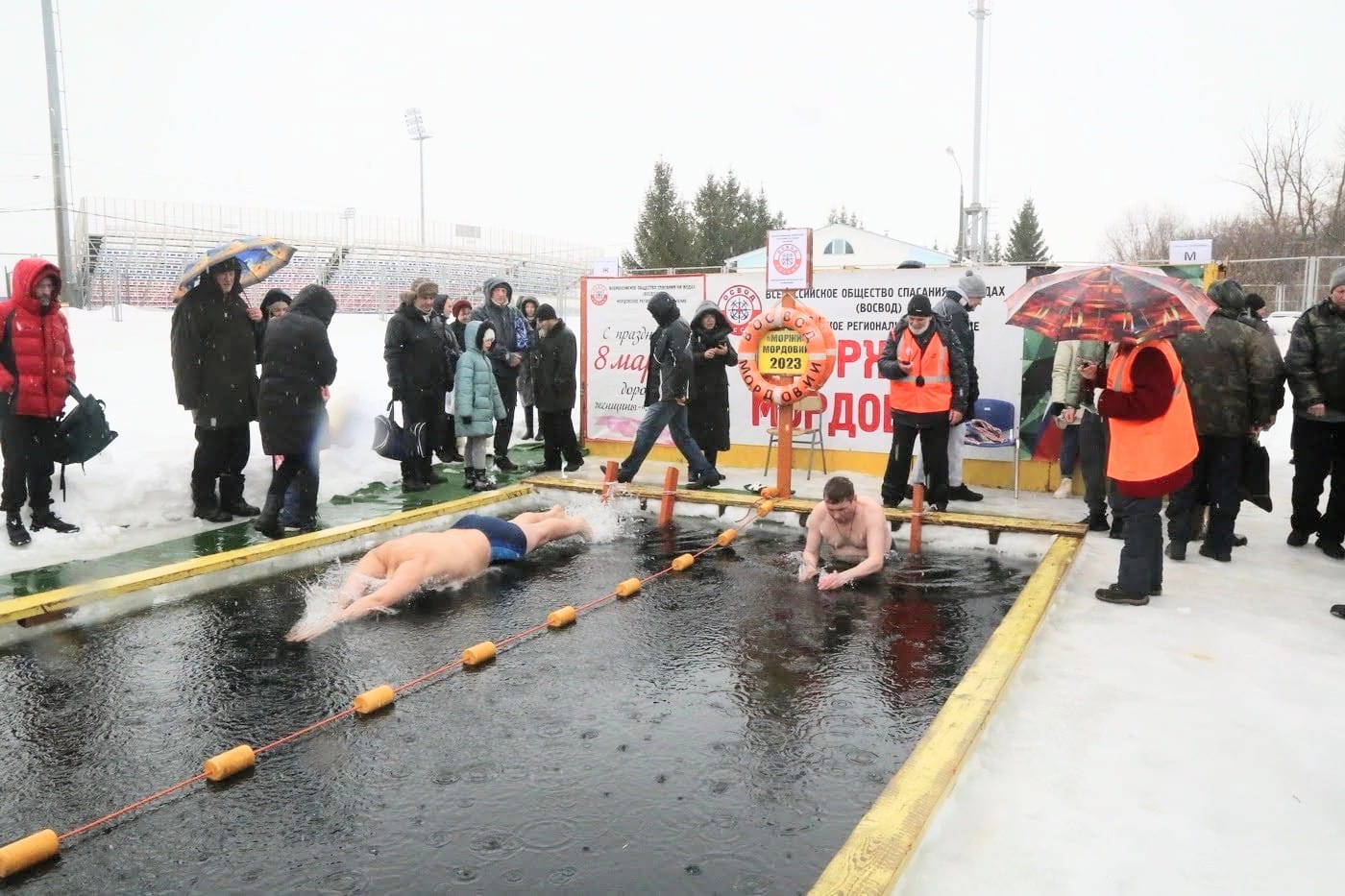 В Саранске состоялось открытое личное первенство по спортивному зимнему плаванию в «ледяном бассейне» 