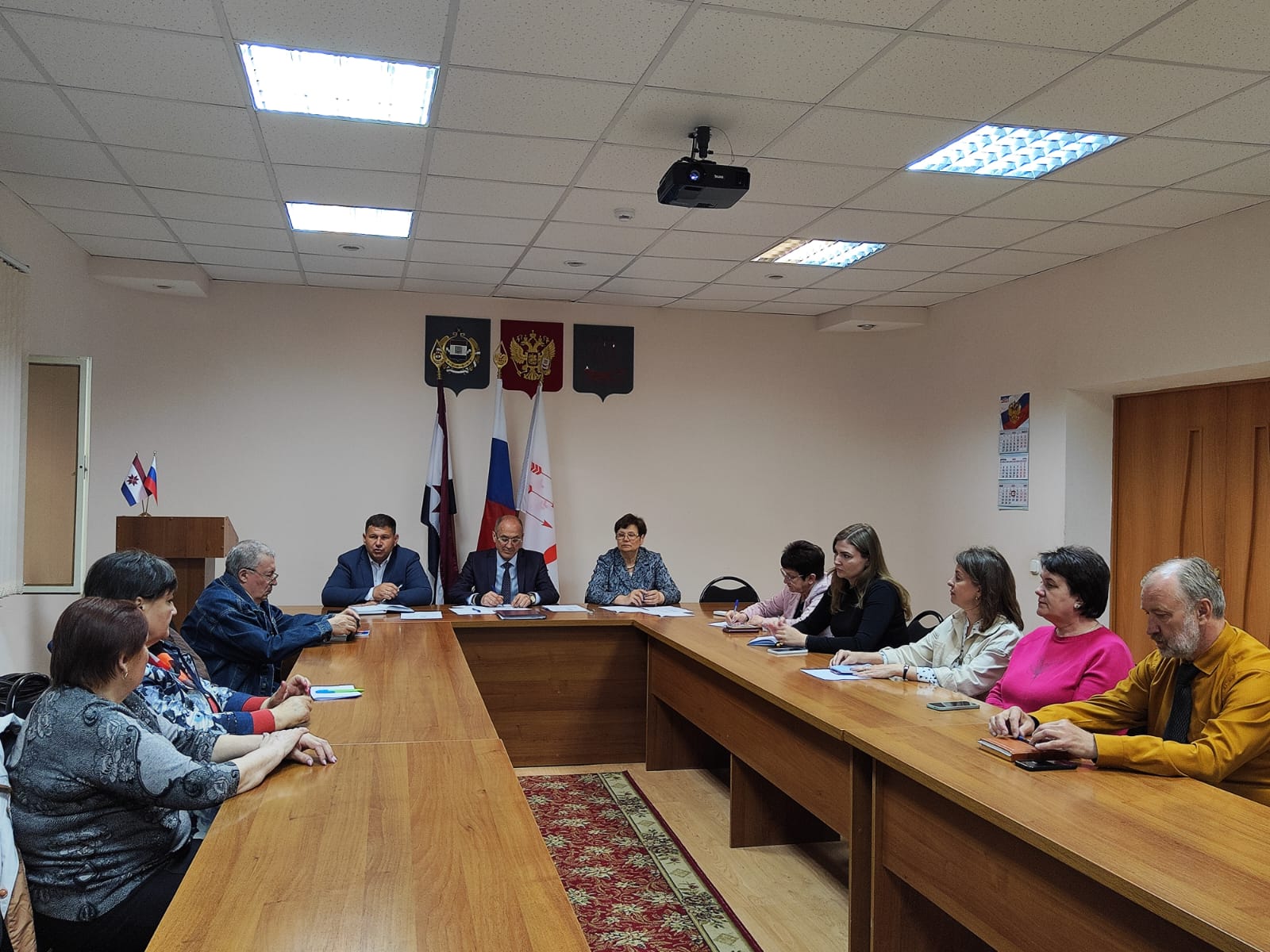 В Пролетарском районе прошла встреча депутатов с общественностью и избирателями района
