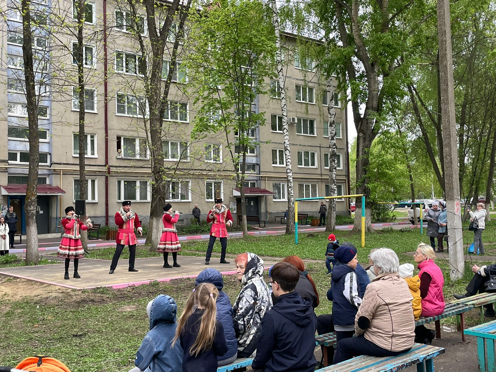 В Ленинском районе Саранска состоялся праздник двора, посвященный Дню Победы