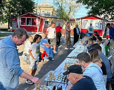 В Саранске состоялся сеанс одновременной игры по шахматам с участием мастера спорта России