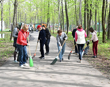 В парке Ленинского района состоялся Всероссийский субботник!