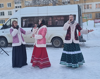 Жители Пролетарского района продолжают отмечать праздники дворов