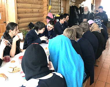 В Пролетарском районе настоятель храма Иоанна Кронштадтского проводит встречи с подростками 
