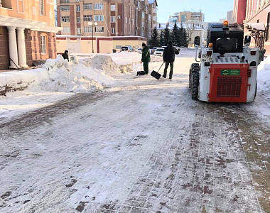 В Саранске продолжается работа муниципальных предприятий по уборке дорог и тротуаров