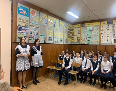В Саранской школе №9 открыли памятный стенд, посвященный героям антитеррора