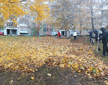 В Октябрьском районе Саранска состоялся осенний субботник 