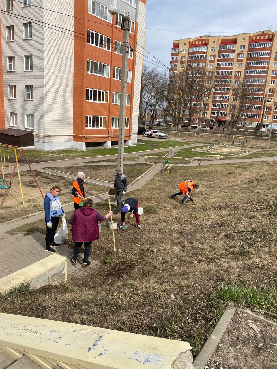 В Ленинском районе проводится акция "Чистый город"